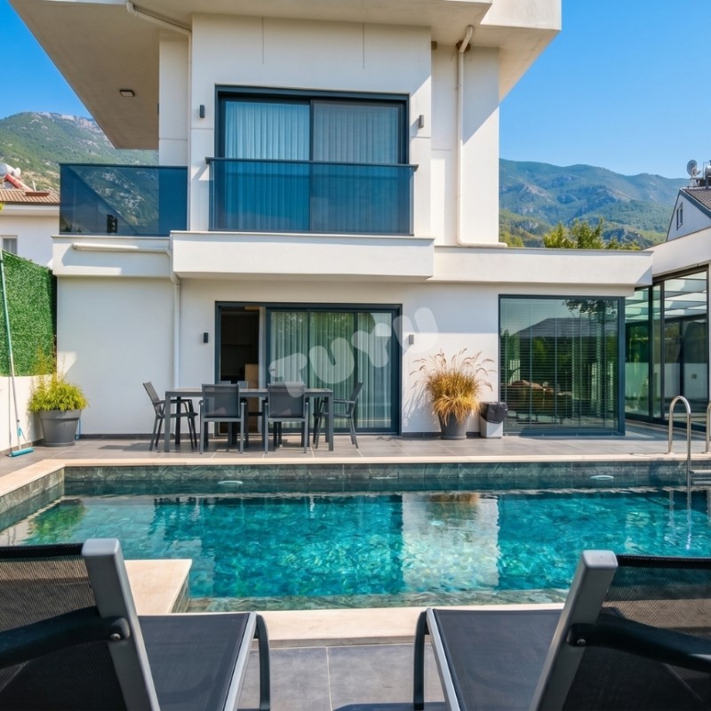 Villa Tuyu 10-80 / Dakumi