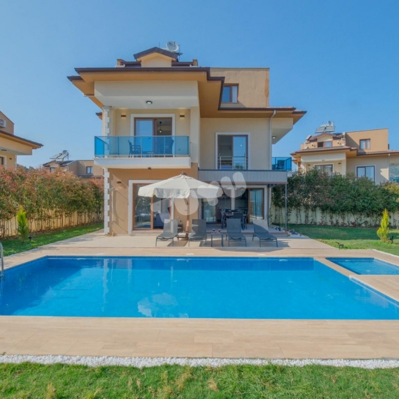 Villa Tuyu 10-35 / Lavanta 1
