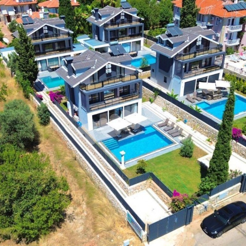 Villa Tuyu 10-44 / Ranya