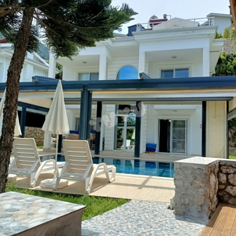 Villa Tuyu 10-48 \ Arda