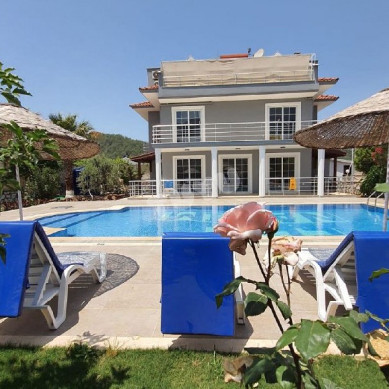 Villa Tuyu 10-50 / Nazan