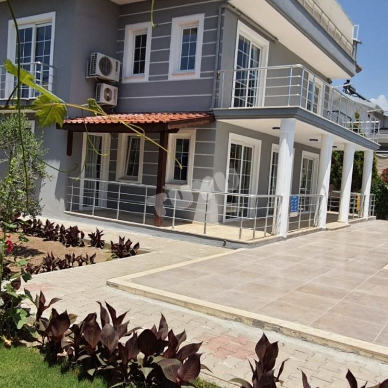 Villa Tuyu 10-49 / Naz