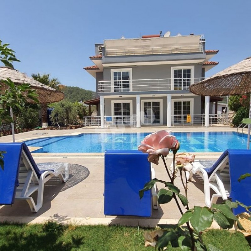 Villa Tuyu 10-49 / Naz