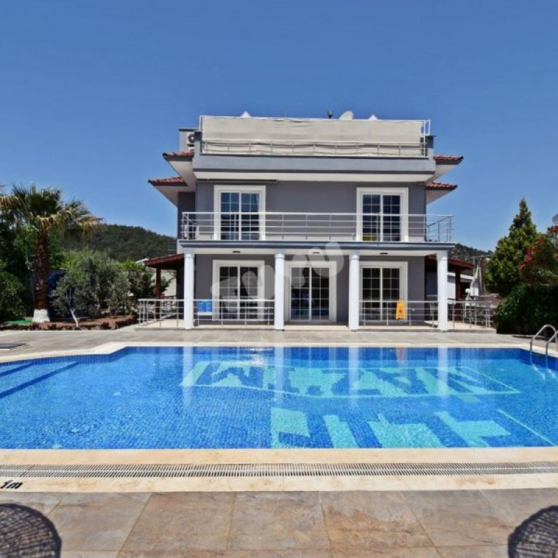 Villa Tuyu 10-50 / Nazan