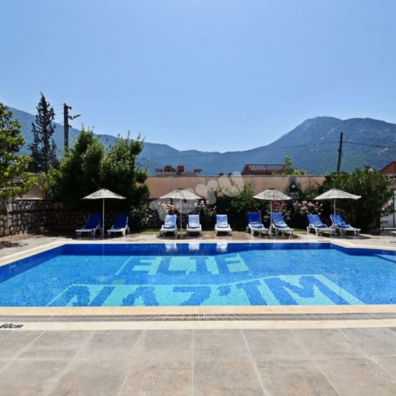 Villa Tuyu 10-50 / Nazan