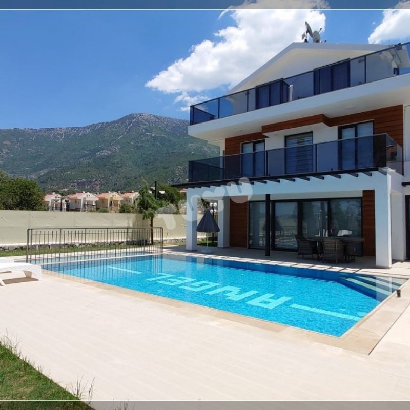 Villa Tuyu 10-52 / Ruken