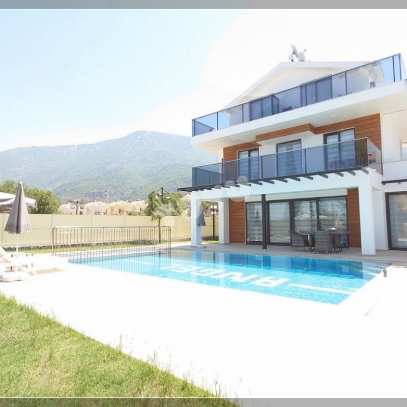 Villa Tuyu 10-52 / Ruken