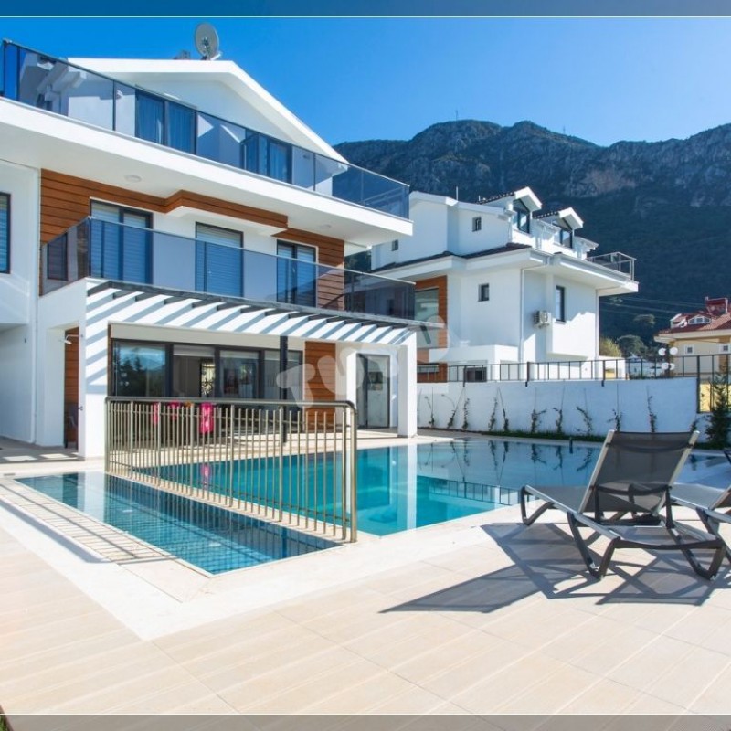 Villa Tuyu 10-51 / Berzan