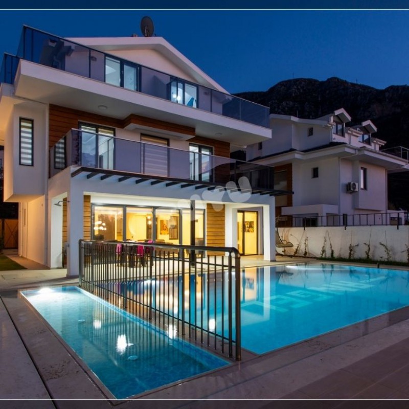 Villa Tuyu 10-51 / Berzan