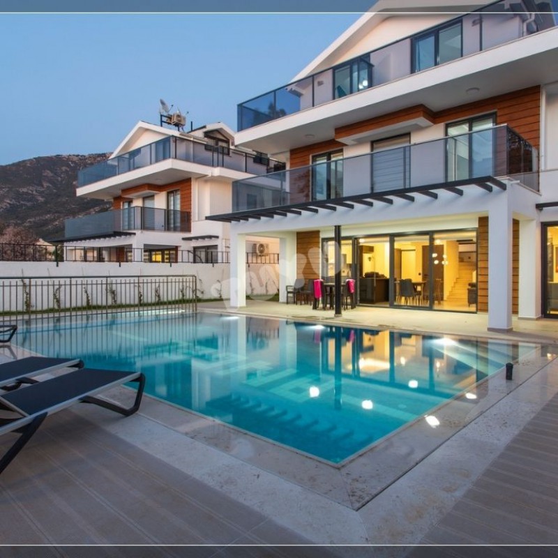 Villa Tuyu 10-51 / Berzan