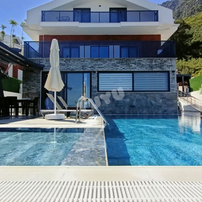Villa Tuyu 10-53 / Angel Prestige H