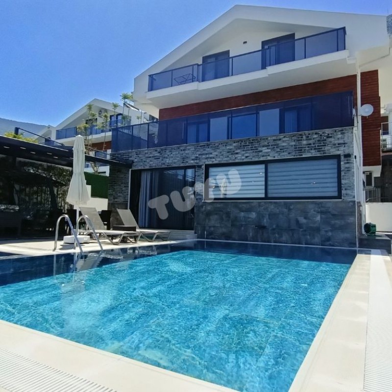 Villa Tuyu 10-53 / Angel Prestige H