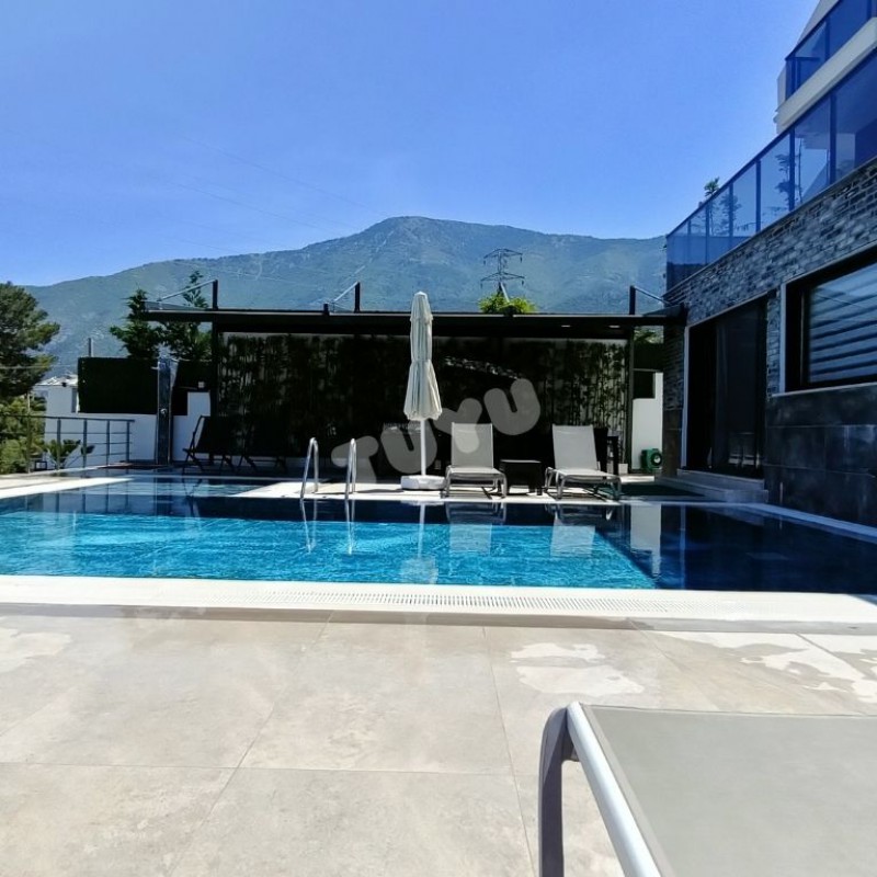 Villa Tuyu 10-53 / Angel Prestige H