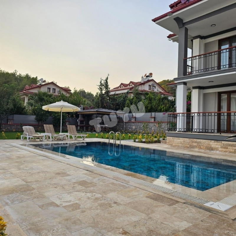Villa tuyu 10-55 / Amour