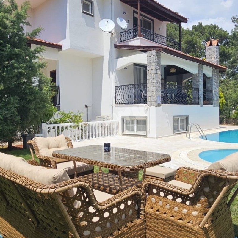 Villa Tuyu  10-64 / Pine