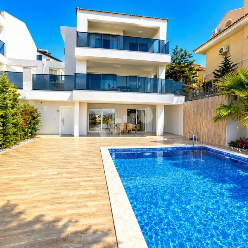 Villa Tuyu 10-69 / Sky Life A