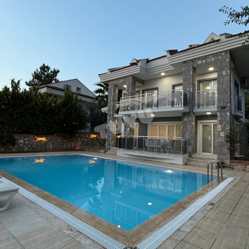 Villa Tuyu 10-74 / Bella