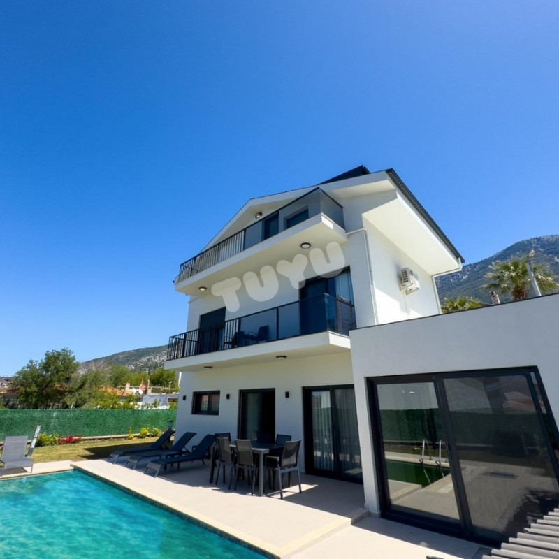 Villa Tuyu 10-77 / Romeo