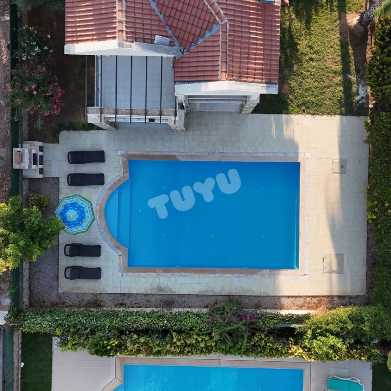 Villa Tuyu 10-78 / Ozan