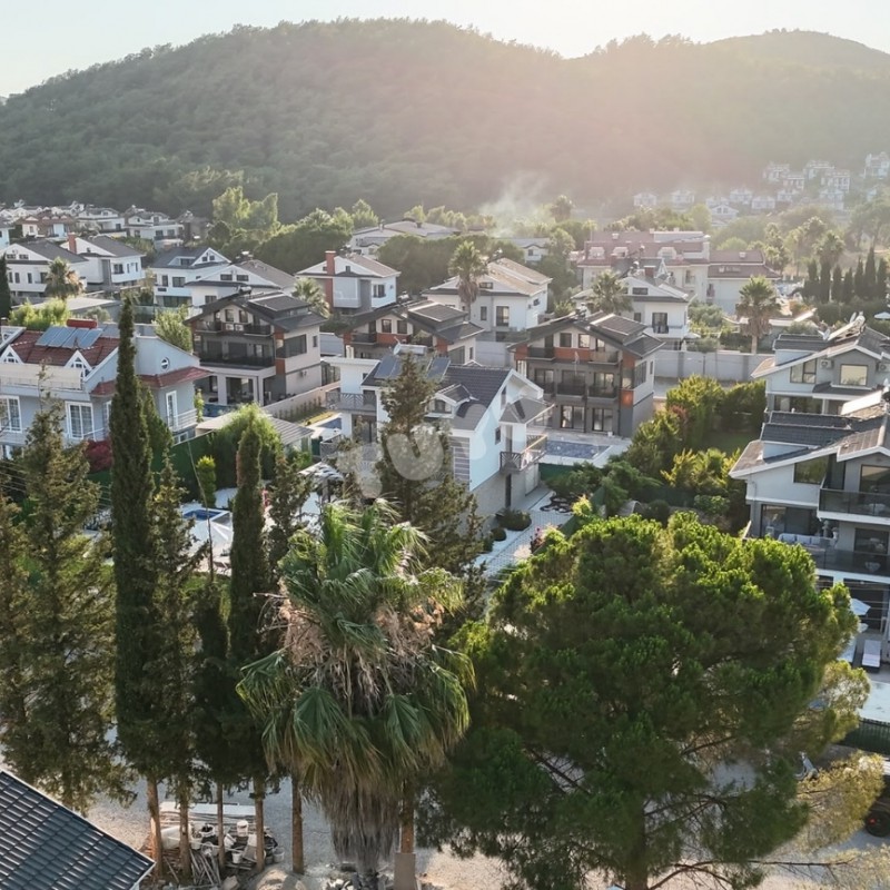 Villa Tuyu 10-78 / Ozan