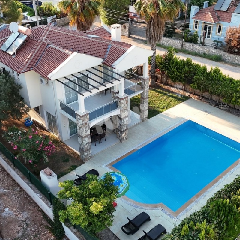 Villa Tuyu 10-78 / Ozan