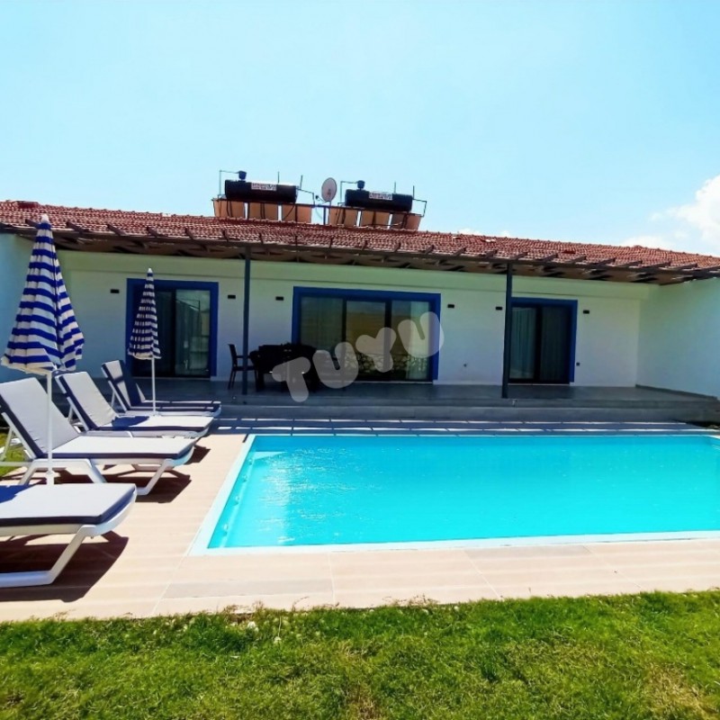 Villa Tuyu 14-10 / Safiri