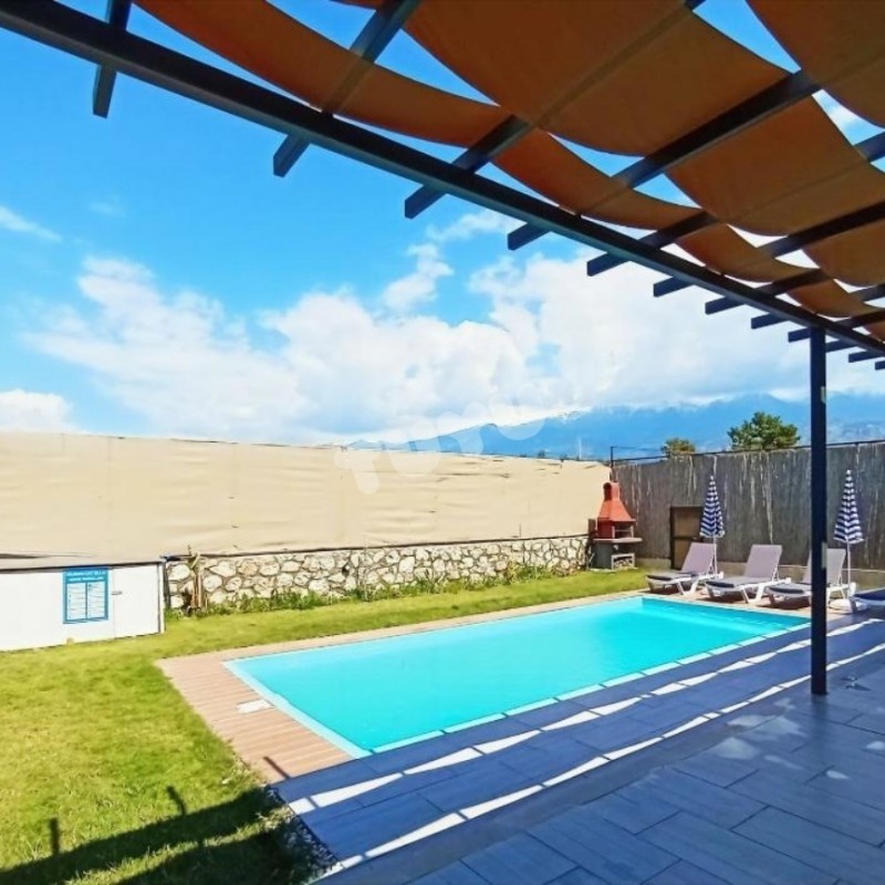 Villa Tuyu 14-10 / Safiri