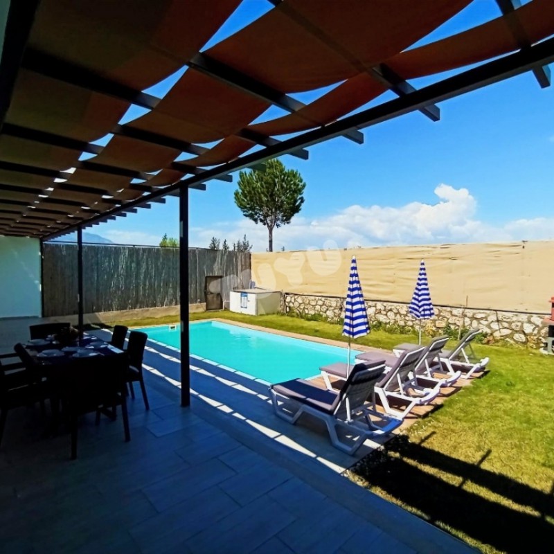 Villa Tuyu 14-10 / Safiri