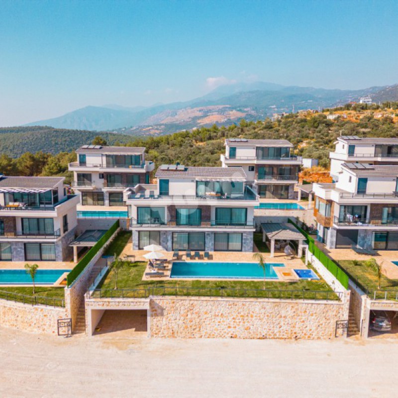 Villa Tuyu 16-30 / Akik