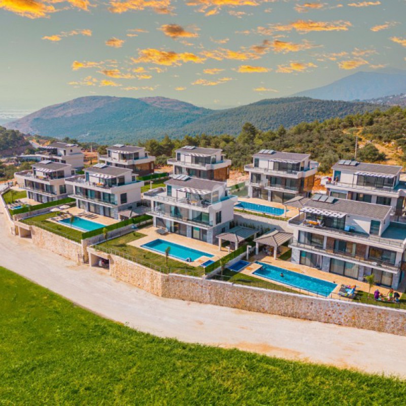 Villa Tuyu 16-27 / Safir