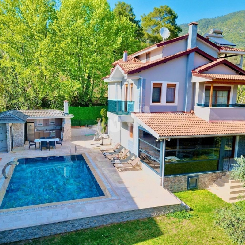 Villa Tuyu 5-6 / Amour