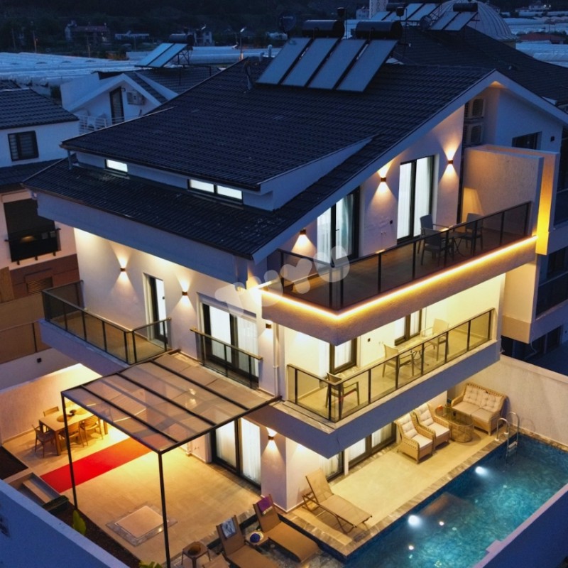 Villa Tuyu 6-13 / Karakaya