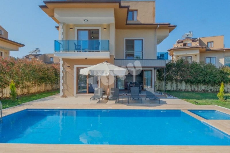 Villa Tuyu 10-35 / Lavanta 1