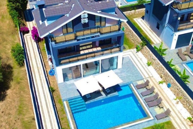 Villa Tuyu 10-44 / Ranya
