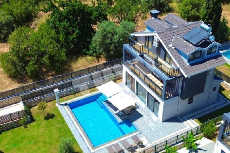 Villa Tuyu 10-44 / Ranya