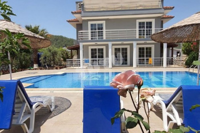 Villa Tuyu 10-50 / Nazan