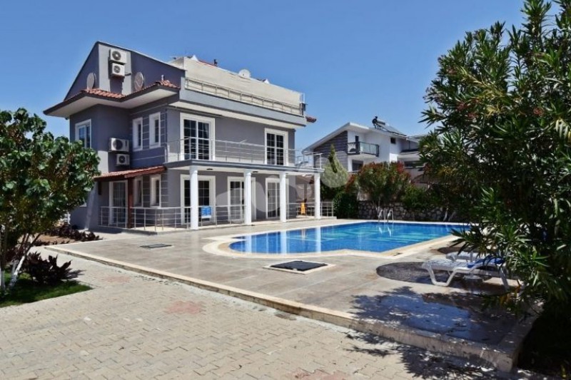 Villa Tuyu 10-49 / Naz