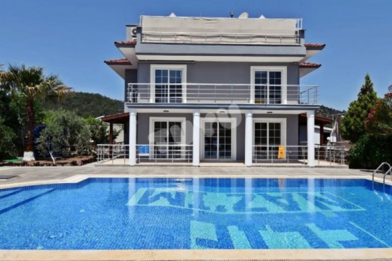 Villa Tuyu 10-50 / Nazan