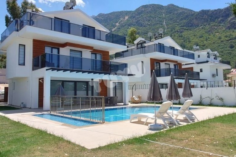 Villa Tuyu 10-52 / Ruken