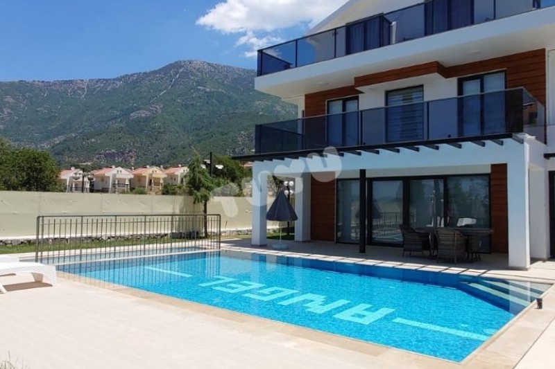 Villa Tuyu 10-52 / Ruken