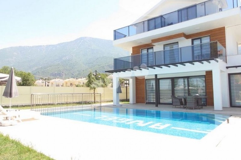 Villa Tuyu 10-52 / Ruken