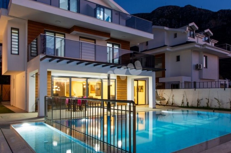 Villa Tuyu 10-51 / Berzan
