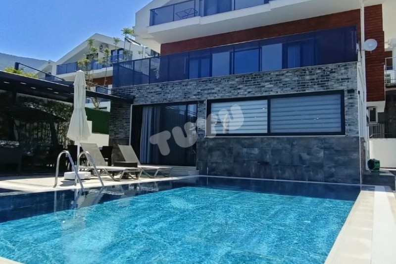 Villa Tuyu 10-53 / Angel Prestige H