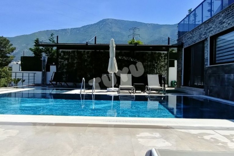 Villa Tuyu 10-53 / Angel Prestige H
