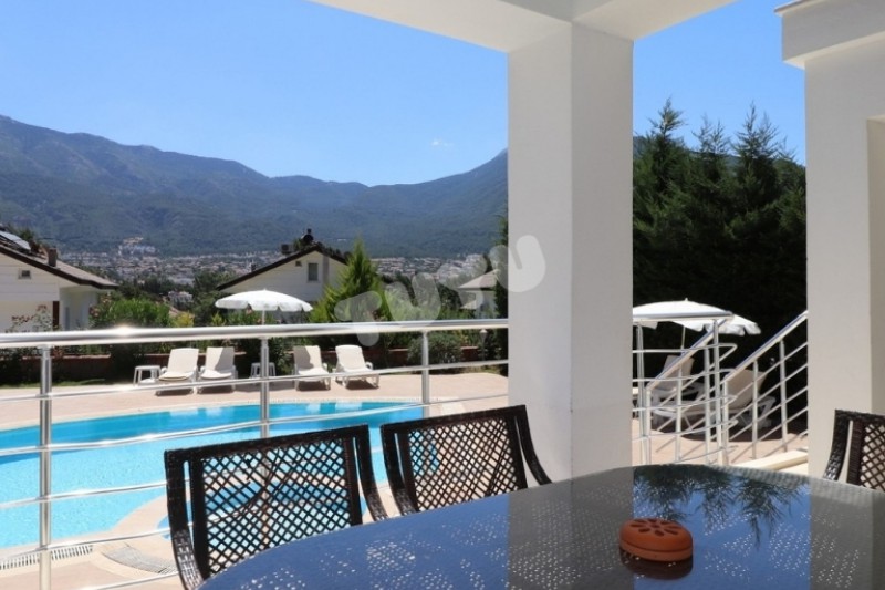 Villa Tuyu 10-60 / Olympia