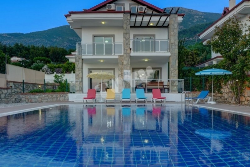 Villa Tuyu 10-56 / Lemon 1