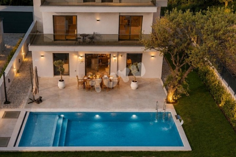Villa Tuyu 10-67 / Oscar 2