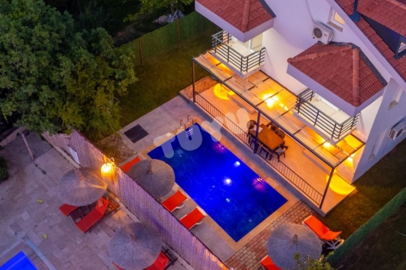Villa Tuyu 10-72 / Kalipso 2