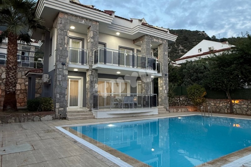Villa Tuyu 10-74 / Bella