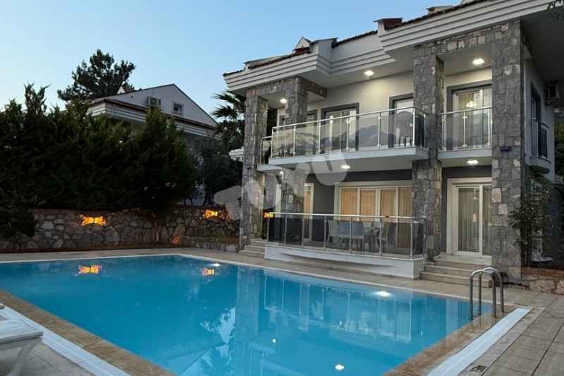 Villa Tuyu 10-74 / Bella